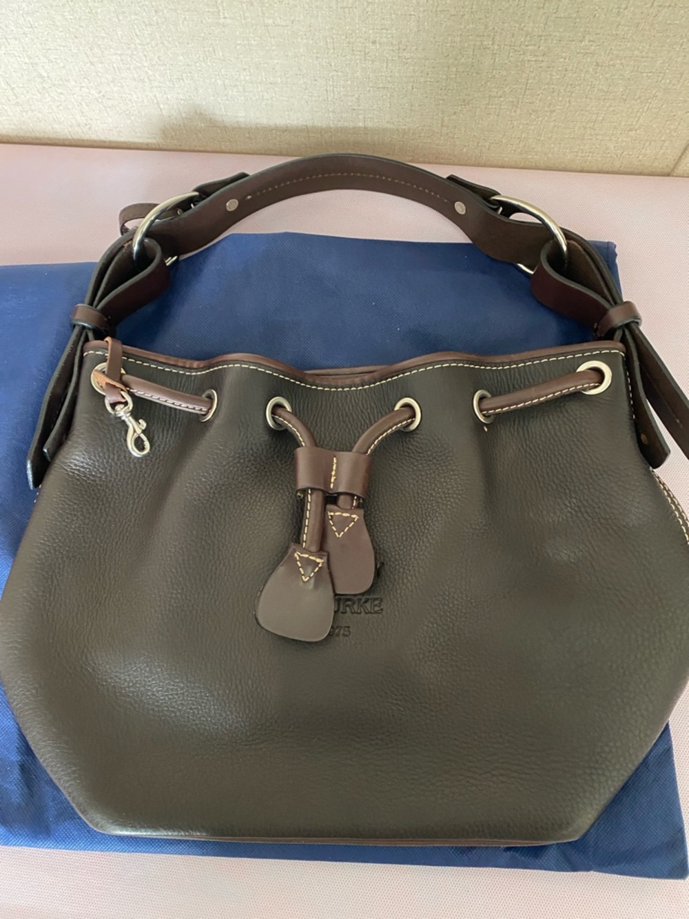 Dooney & Bourke Brown Leather Drawstring Shoulder Bag 🤎🩶 - Picture 11 of 13